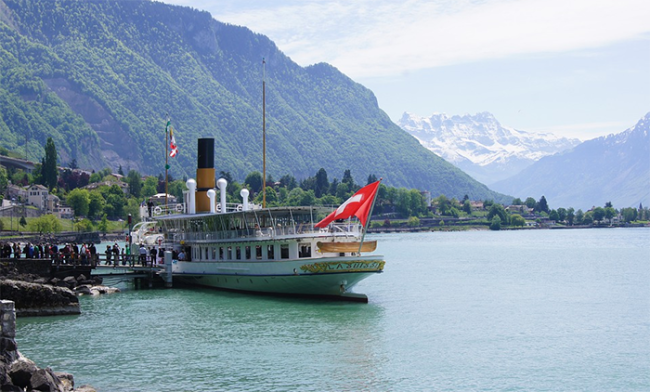 svizzera battello lago montagne